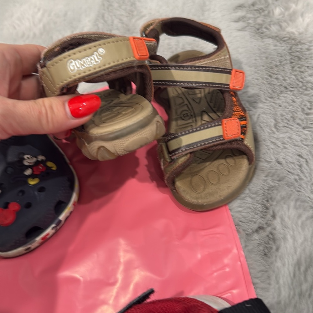 Lot of 6 pairs of toddler boy size 6 shoes - Picture 4 of 9